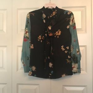 Womens’s Zara printed blouse with bow sz x-small